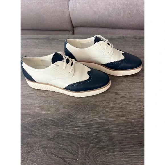 Cole Haan Women's Wingtip Oxford Shoes Navy & Ivory Leather 10B Preppy Retro - Picture 2 of 5